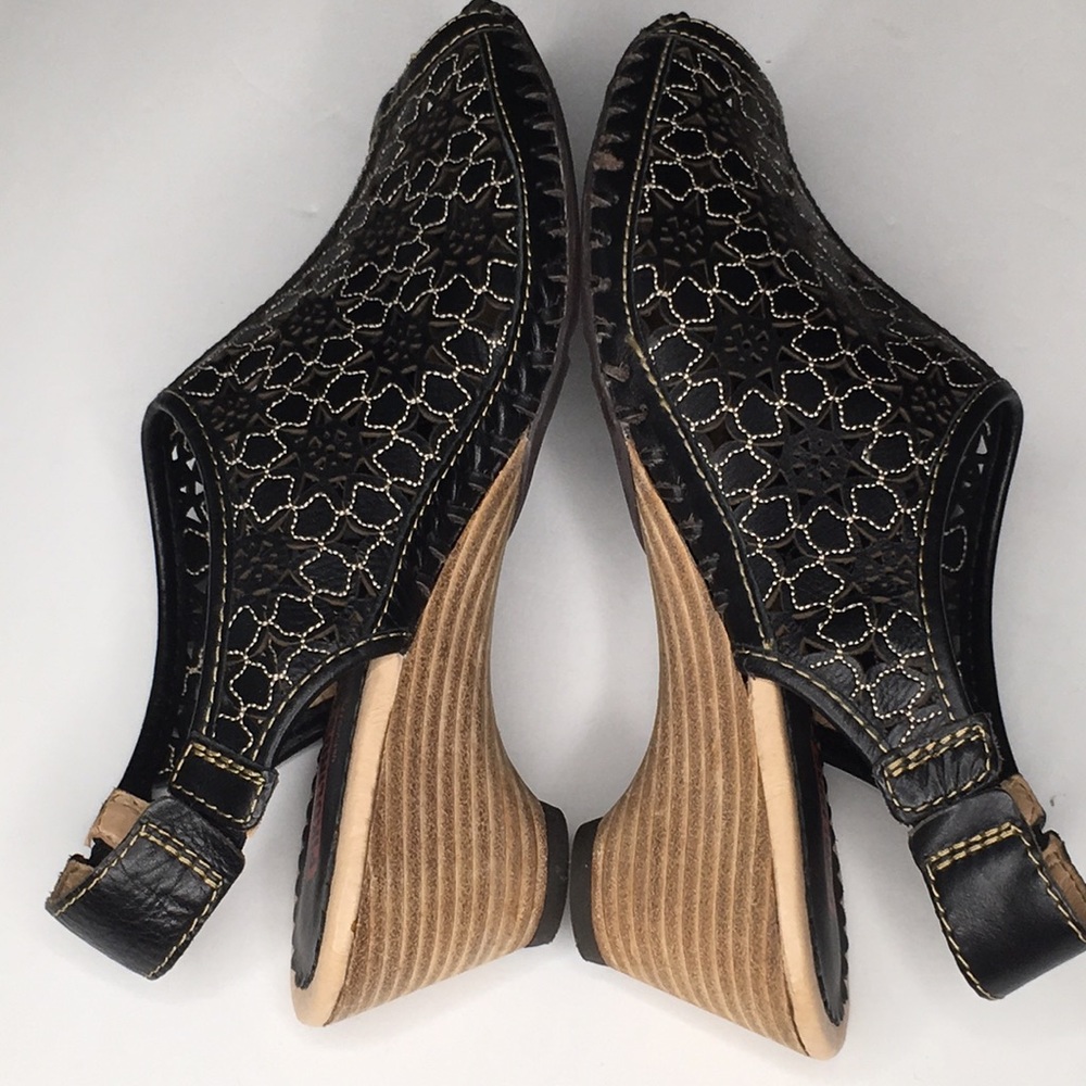 Pikolinos whipstitch leather cut out low heel